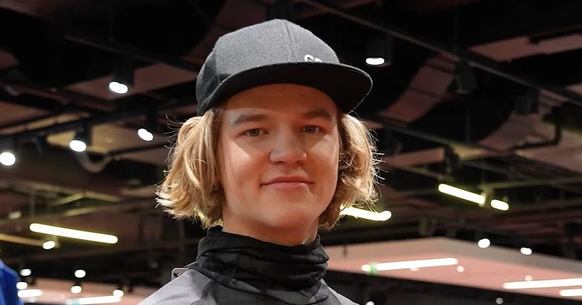 HUMOORIKAS VIDEO ⟩ Henry Sildaru tõmbas väikevennale Tommy Cashi rüü selga: sinu geniaalsusele on raske mitte kaasa elada