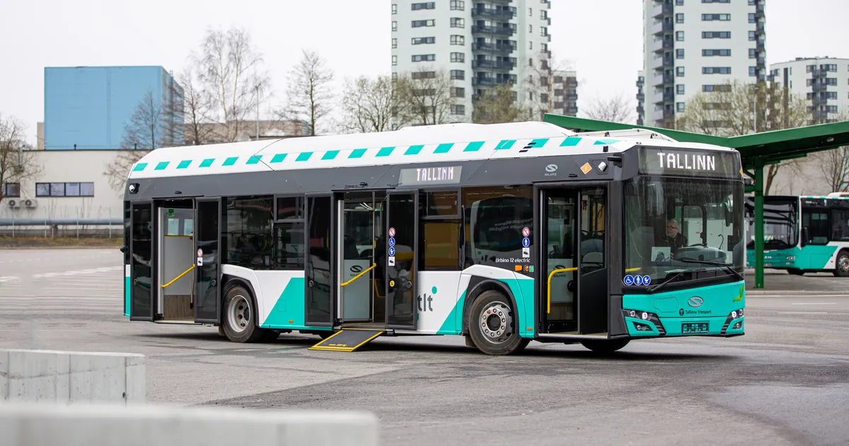 FOTO SÜNDMUSKOHALT ⟩ Mustamäel ajas liinibussijuht alla ülekäigurajal eaka naise