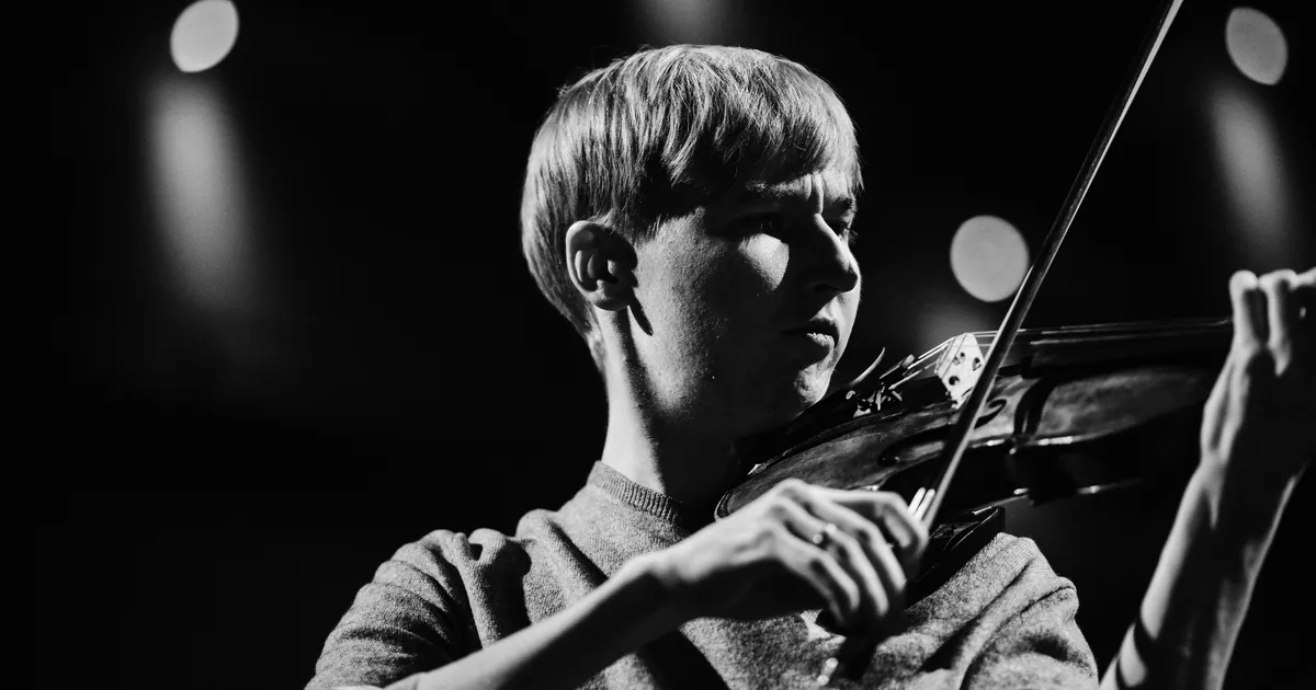 VIIULDAJA TÄHETUND ⟩ Carnegie Halli debüüt ja värske album: Aavik viib Eesti hääle maailma
