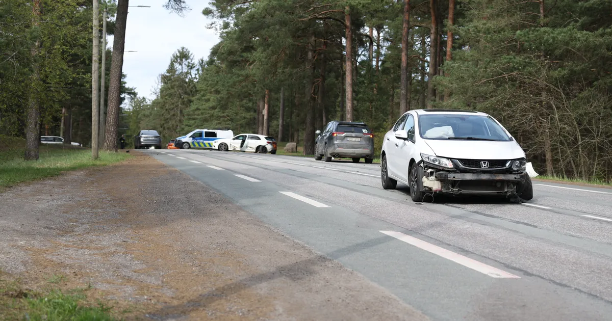 FOTOD JA VIDEO ⟩ Lükati teel juhtus nelja auto vahel kokkupõrge
