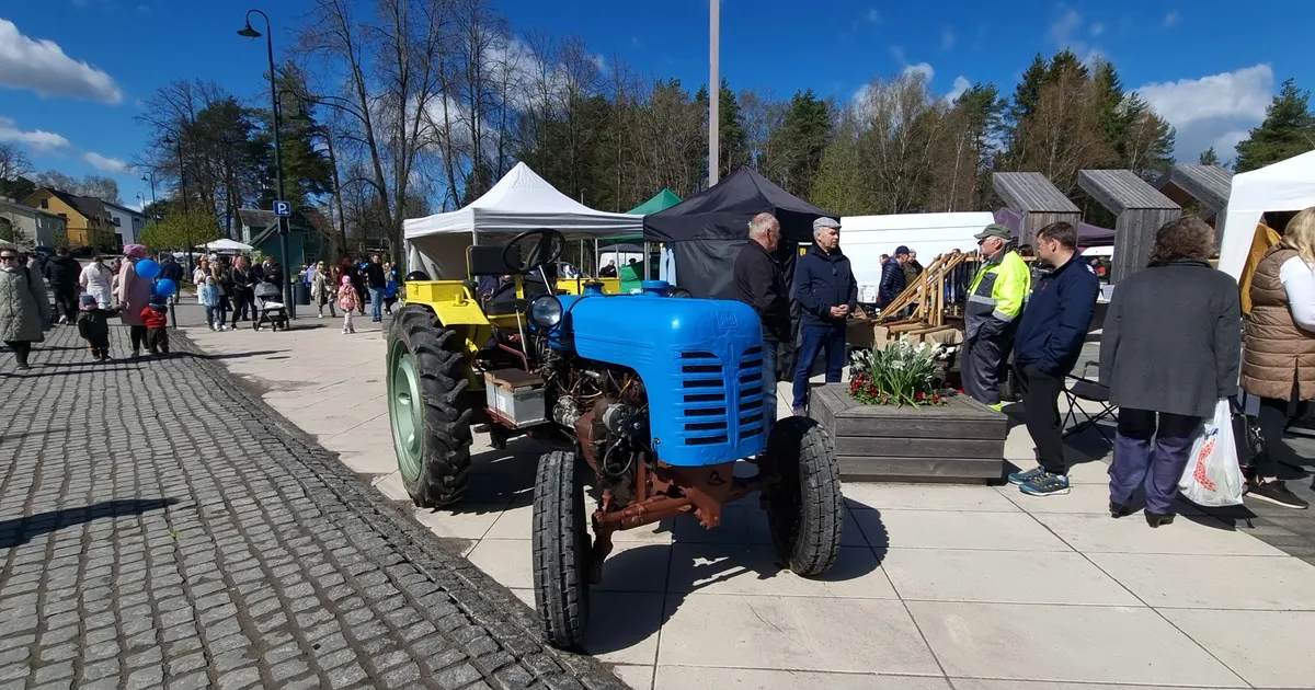 GALERII ⟩ Elva linn tähistas oma 87. aastapäeva laada, muusika ja tantsuga