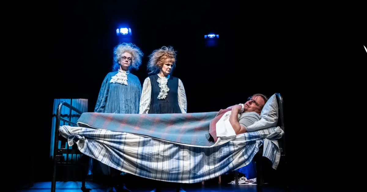 Kivirähk teeb «Tõe ja õiguse» tegelastega midagi niisugust, mille peale Tammsaare ei tulnud