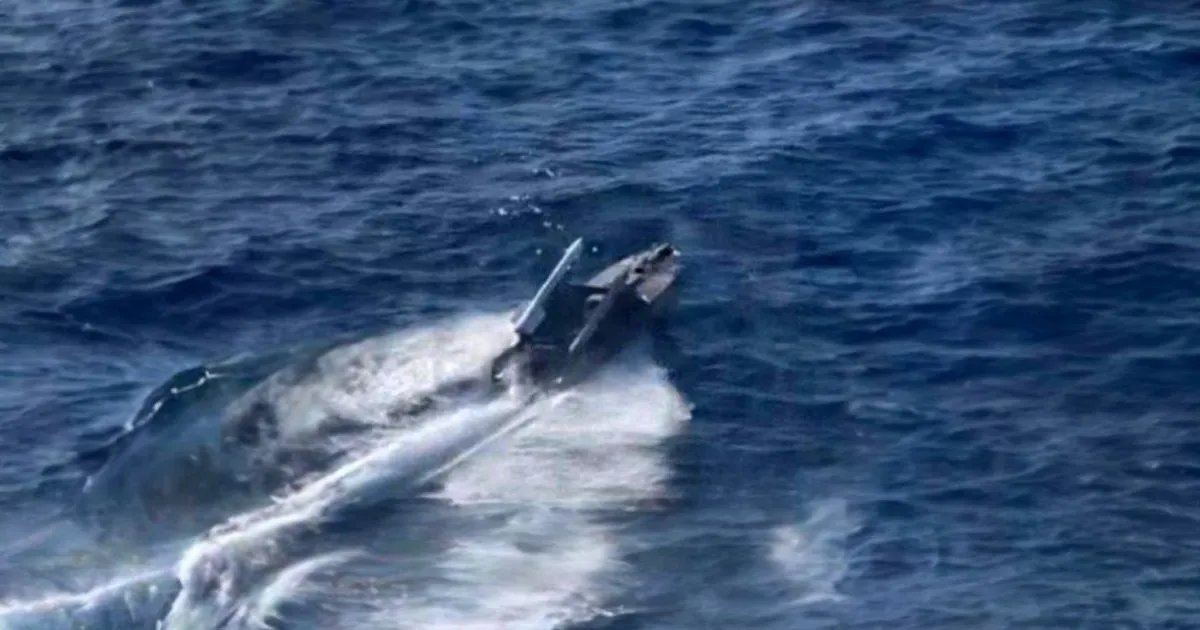 LISATUD VIDEO ⟩ Esmakrodselt maailma sõja-ajaloos: Ukraina meredroonilt lasti alla vene kallis hävitaja