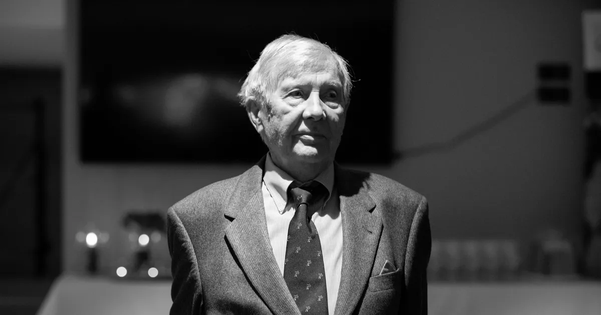 Suri Eesti jalgpallikoondise endine peatreener