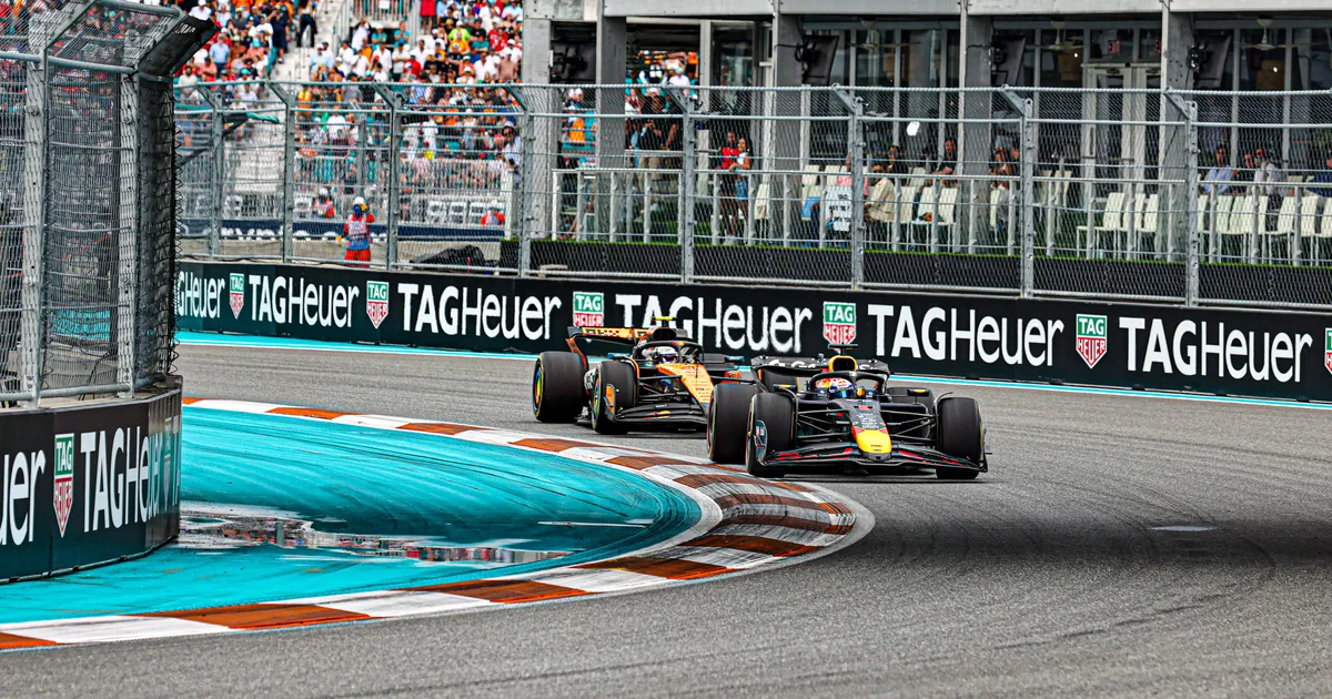 VIDEO ⟩ Kired lõõmavad: Verstappenile keskmist sõrme näidanud Norris nimetas rivaali rumalaks