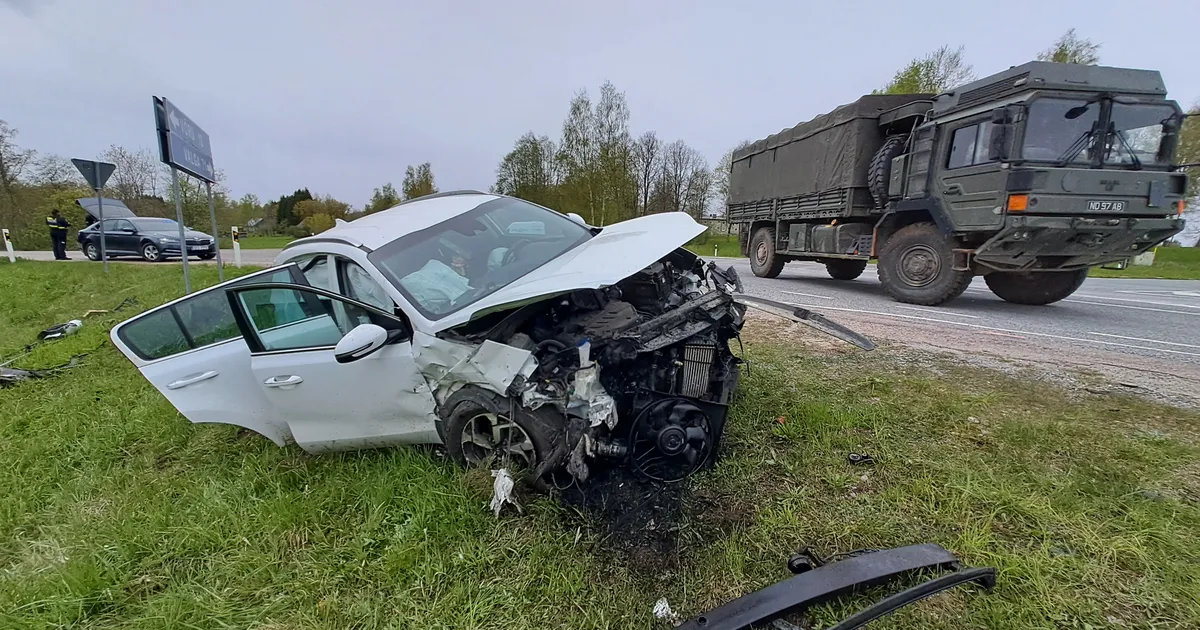 KOHAPEALT ⟩ Raske liiklusõnnetus pühkis Võrumaal kaks autot teelt