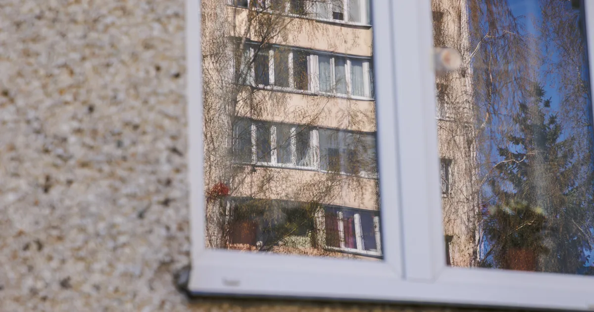 «Jooksis paljalt ja karjus hästi kõvasti!» Tallinnas kukkus kolmeaastane poiss kortermaja aknast alla