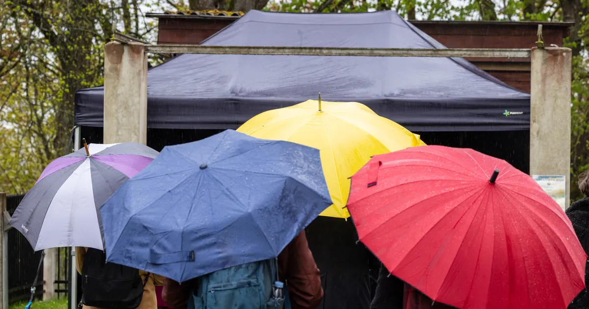 GALERII ⟩ Festivali Prima Vista vihmamärja avamisega kaasnes mikroraamatukogu avamine