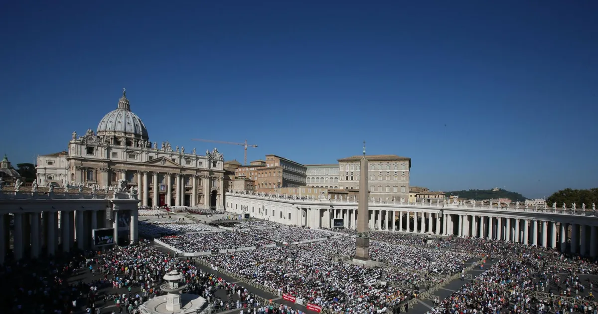 12 kardinali, keda peetakse soosikuks täna algavas konklaavis