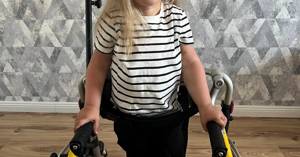 Karmi diagnoosi saanud pisitüdruk treenib sama tublilt kui tippsportlased