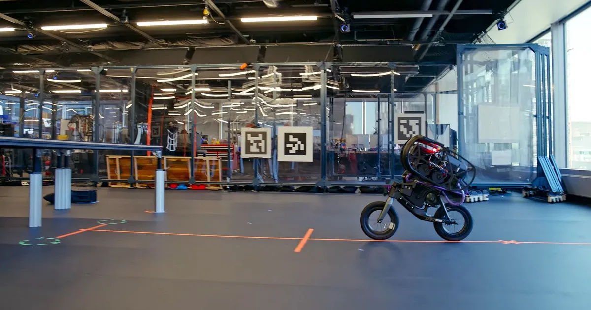 VIDEO ⟩ BMX jalgrattaga robot õppis trikitama – tehissportlane astub ekstreemspordi areenile