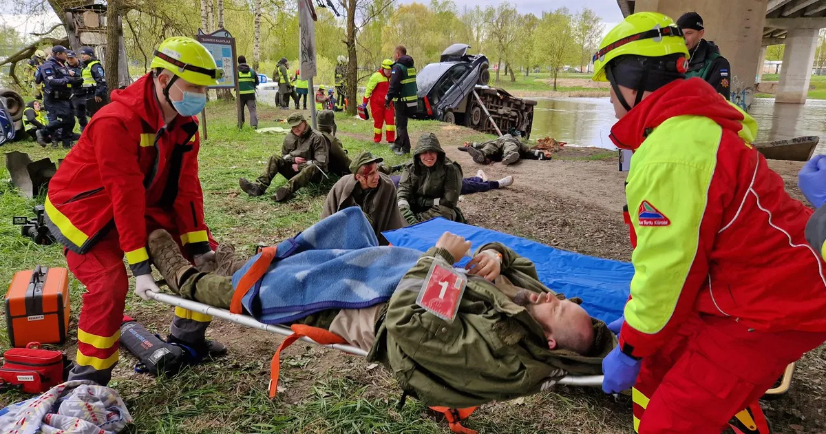 PILDID ⟩ Tartus läks Sõpruse silla lähistel lahti suurõppus
