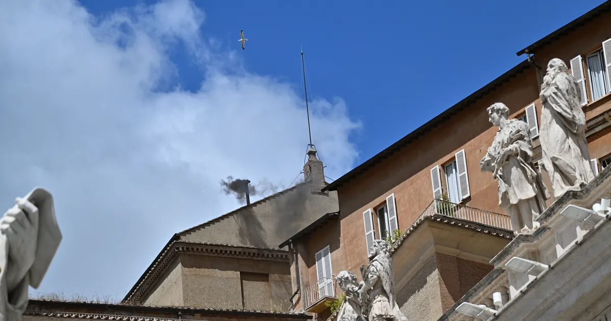 SIGNAALID KORSTNAST ⟩ Millised on Vatikani musta ja valge suitsu retseptid?