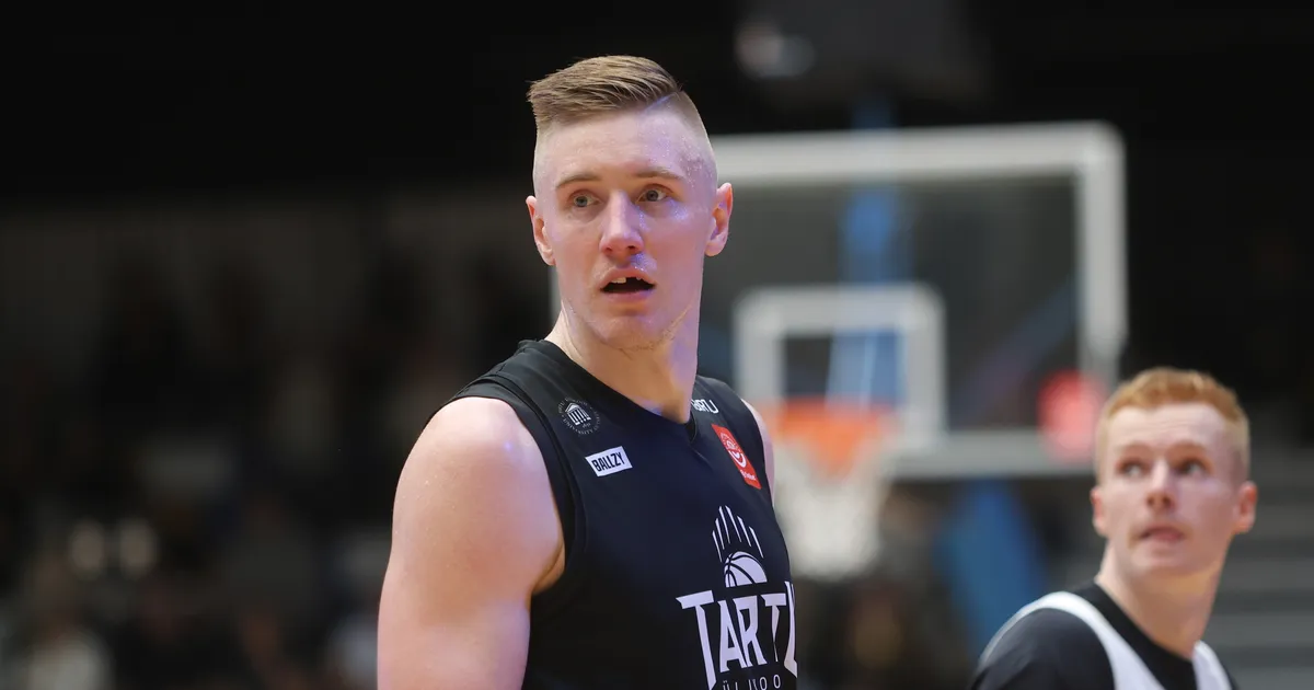 FOTOD ⟩ Ülikooliderbi kisub tuliseks, Tartu tsentril löödi hammas välja