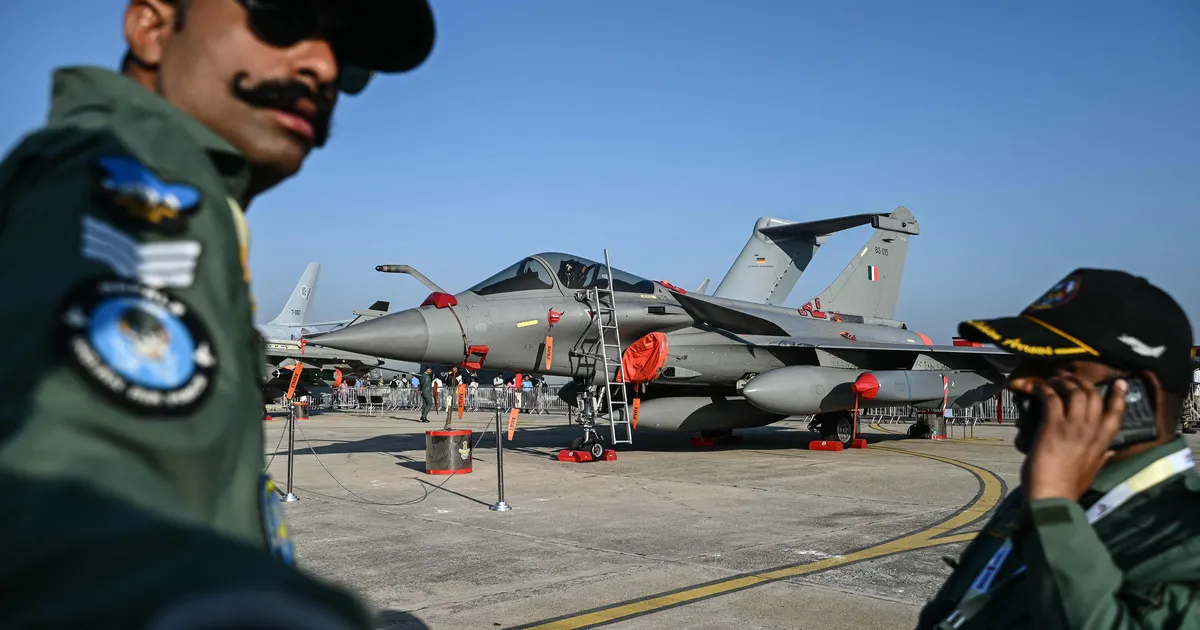 Pakistani Hiina hävitaja J-10C tulistas alla mitu India Prantsuse Rafale'i