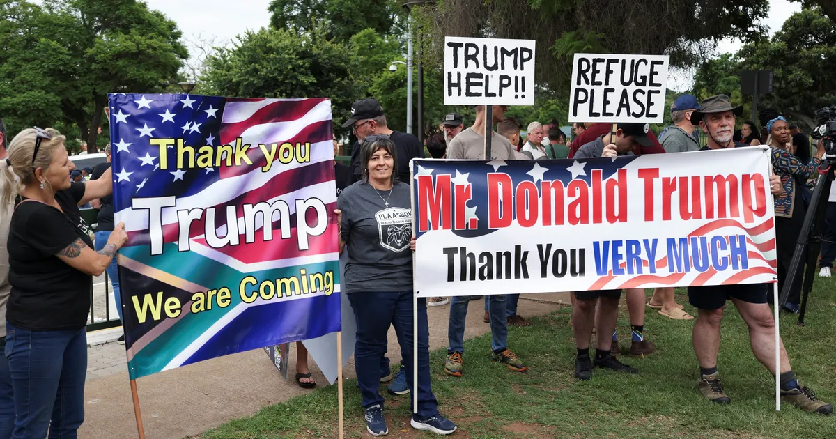 Trumpi valitsus asustab valgeid LAVi põllumehi ümber USAsse