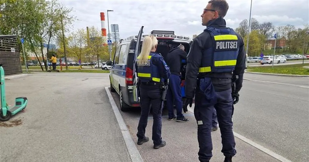 Pronkssõduri juurest viidi vähemalt kaks inimest ära