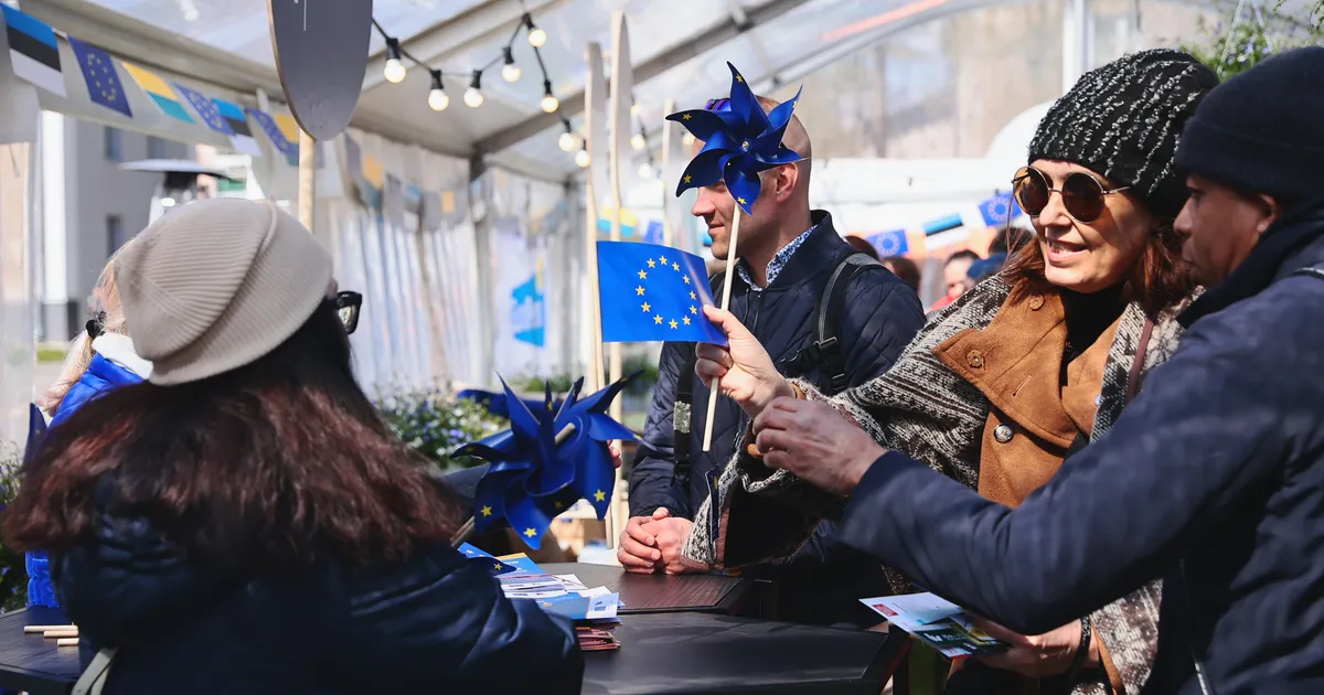 FOTOD ⟩ Narva pidutseb Euroopa päeval Nublu ja Anne Veskiga