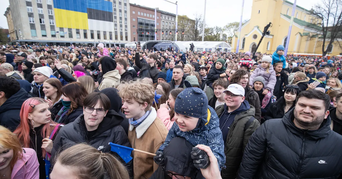 FOTO ⟩ Politsei otsib otseülekandes Vene lippu näidanud meest