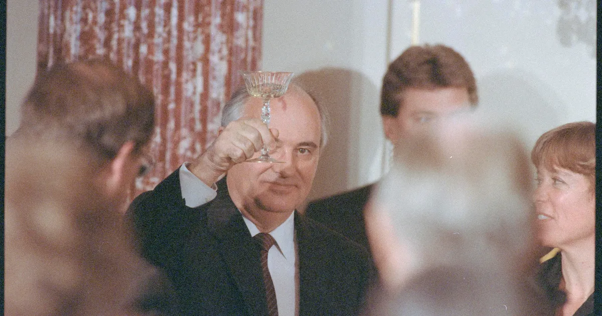 KALEV VILGATS ⟩ Meeletu salaäri ja rikutud elud – kui Moskva hakkas joomarlust ravima