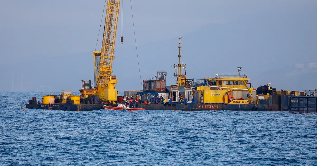 VIDEOD ⟩ Sitsiilia ranniku lähedal uppunud superjahi päästetööd katkestati traagilise sündmuse tõttu