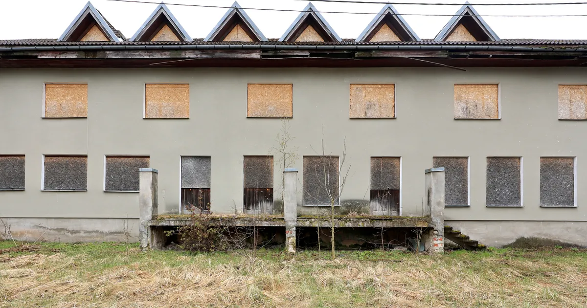 Ihastes põles mahajäetud hotell, sellest välja roninud noored politseile vahele jäid