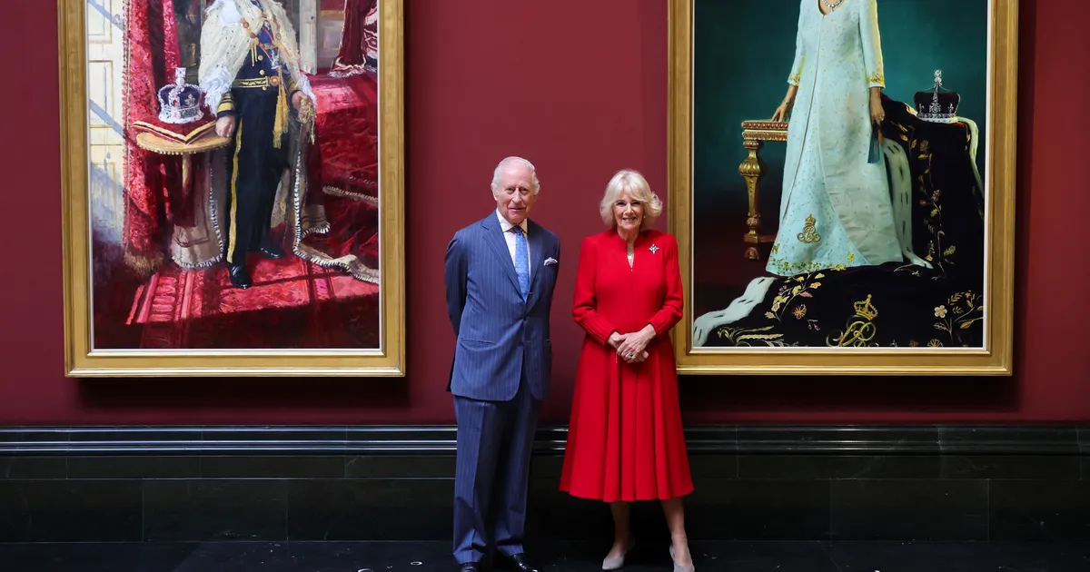 Inimesed märkavad kuningas Charlesi uuel portreel midagi ootamatut