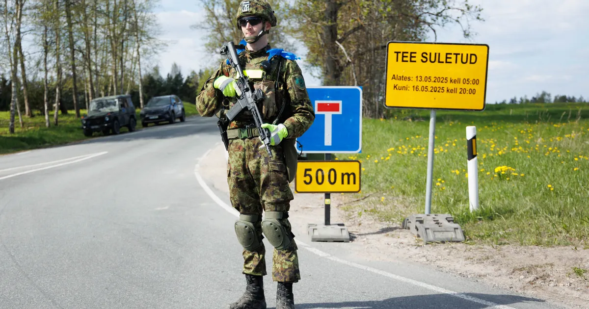VIDEOLUGU ⟩ «Siin toimub väga aktiivne lahingtegevus.» Suurõppus sulges Võru lähistel mitmeks päevaks kaks teed