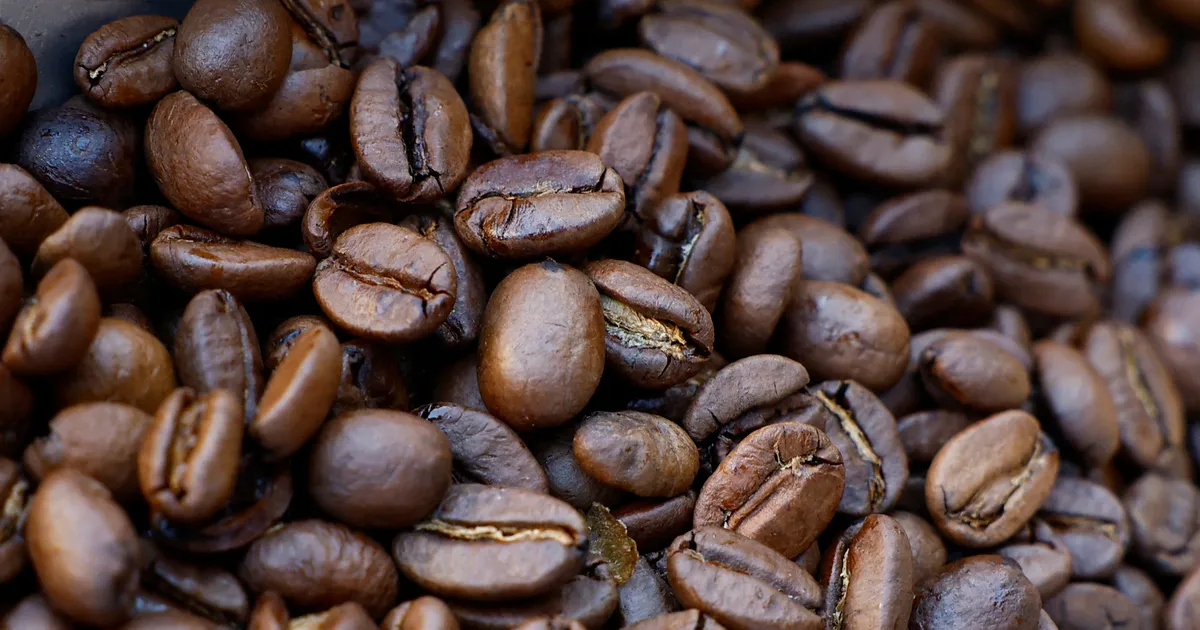 RÖSTITUD KULD ⟩ Rootsi poodides külvavad kaost kohvi varastavad jõugud