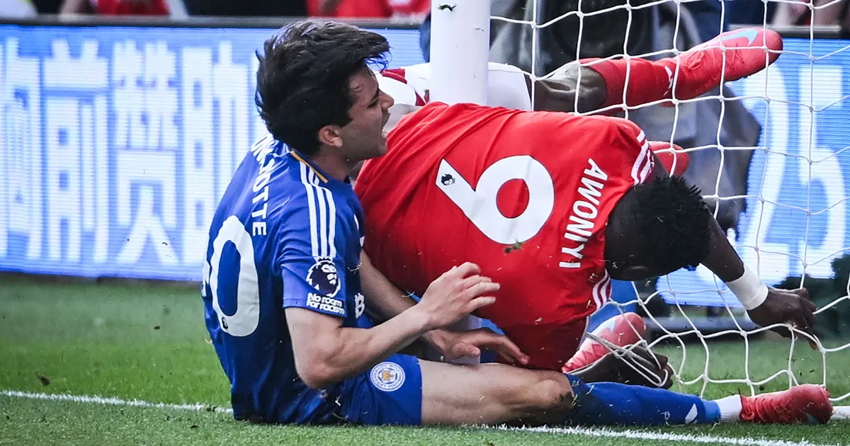 VIDEO ⟩ Rängalt vigastada saanud Premier League'i ründaja on pärast operatsiooni​ koomas