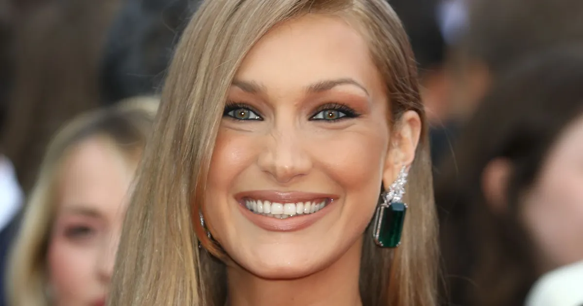 Bella Hadid pihib: mul on väga raske duši all käia