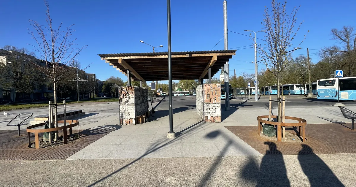 FOTO ⟩ Moodne arhitektuuribiennaali võitnud Balti jaama ootepaviljon on nukras seisus