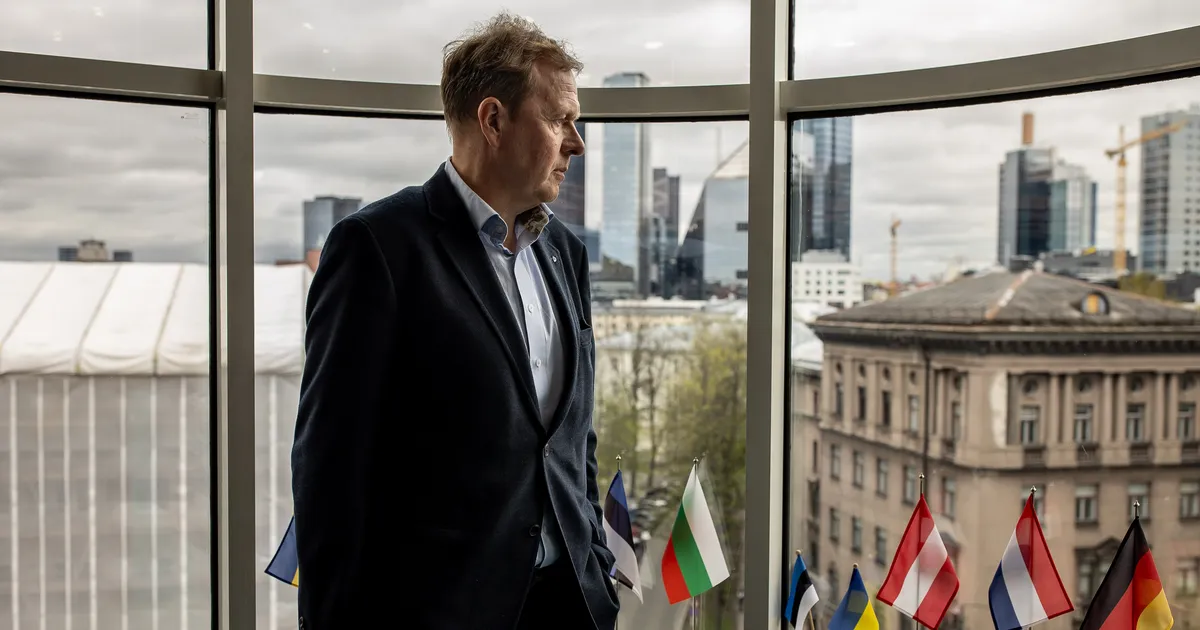 JÄLGIMISÜHISKOND ⟩ Keegi kulutas miljoneid Pruunsilla telefoni häkkimisele