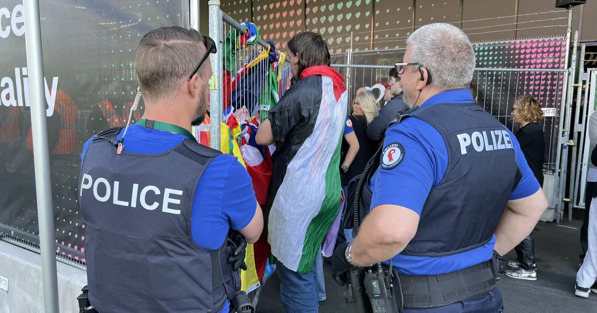 ELU24 BASELIS ⟩ Fotod ja videod! Teise poolfinaali eel toimuvad Eurovisiooni areeni ees protestid