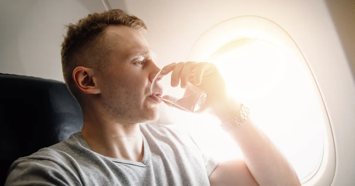 ÜLLATAV ⟩ Miks tellib enamik lennukis just seda jooki – ja see ei ole kohv või vesi!