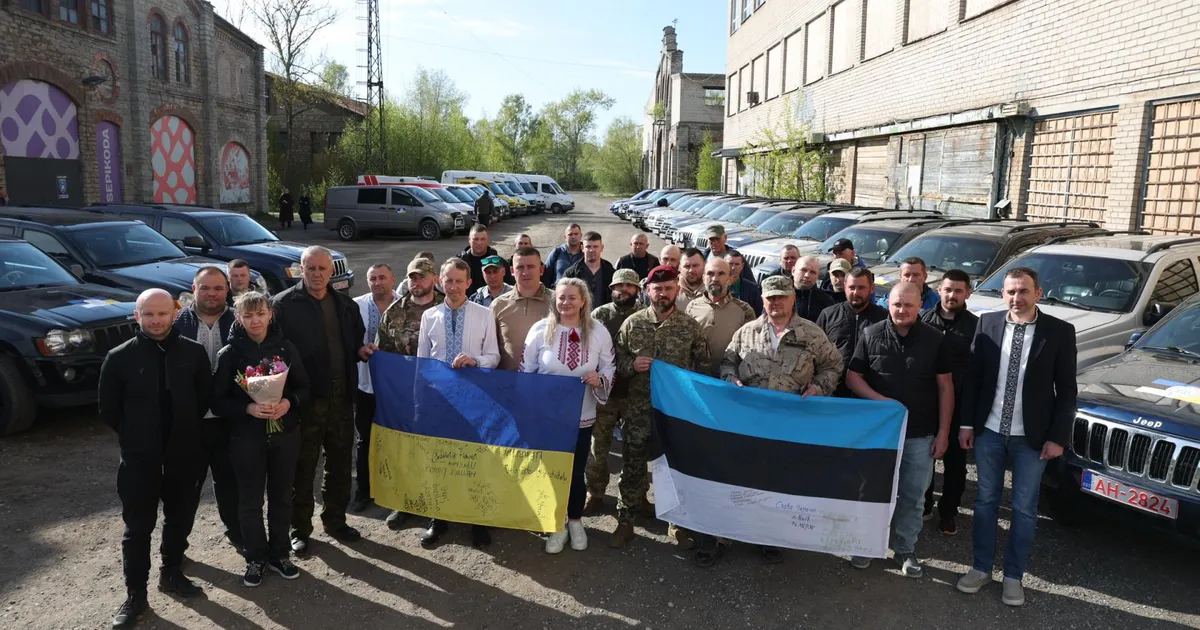 FOTOD ⟩ Tallinnast startis suurim autode konvoi Ukraina rinnetele