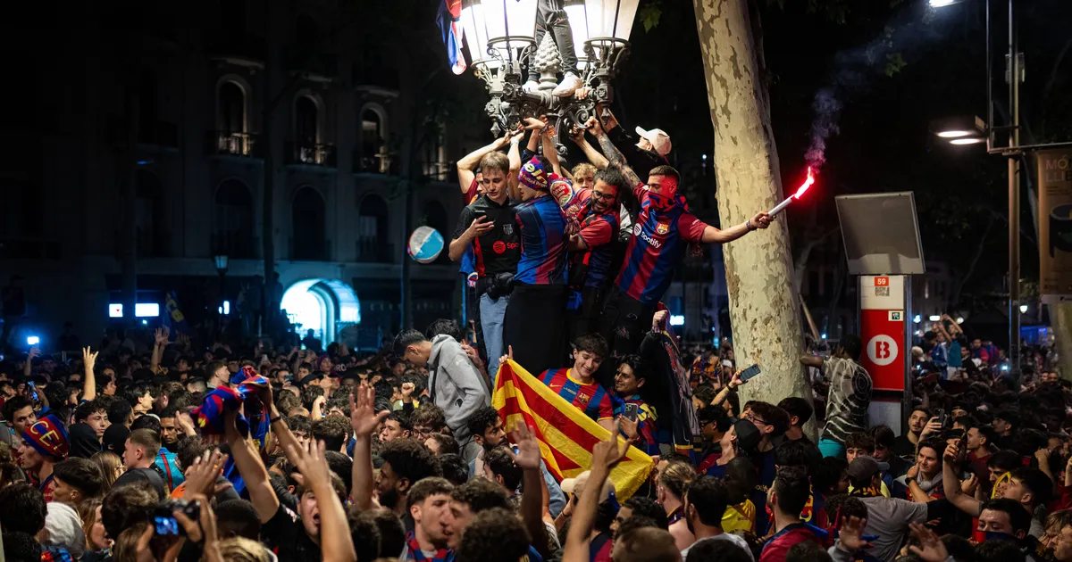 Vahetult enne Barcelona tiitlipeo algust sõitis fännidele otsa auto, kümned said vigastada