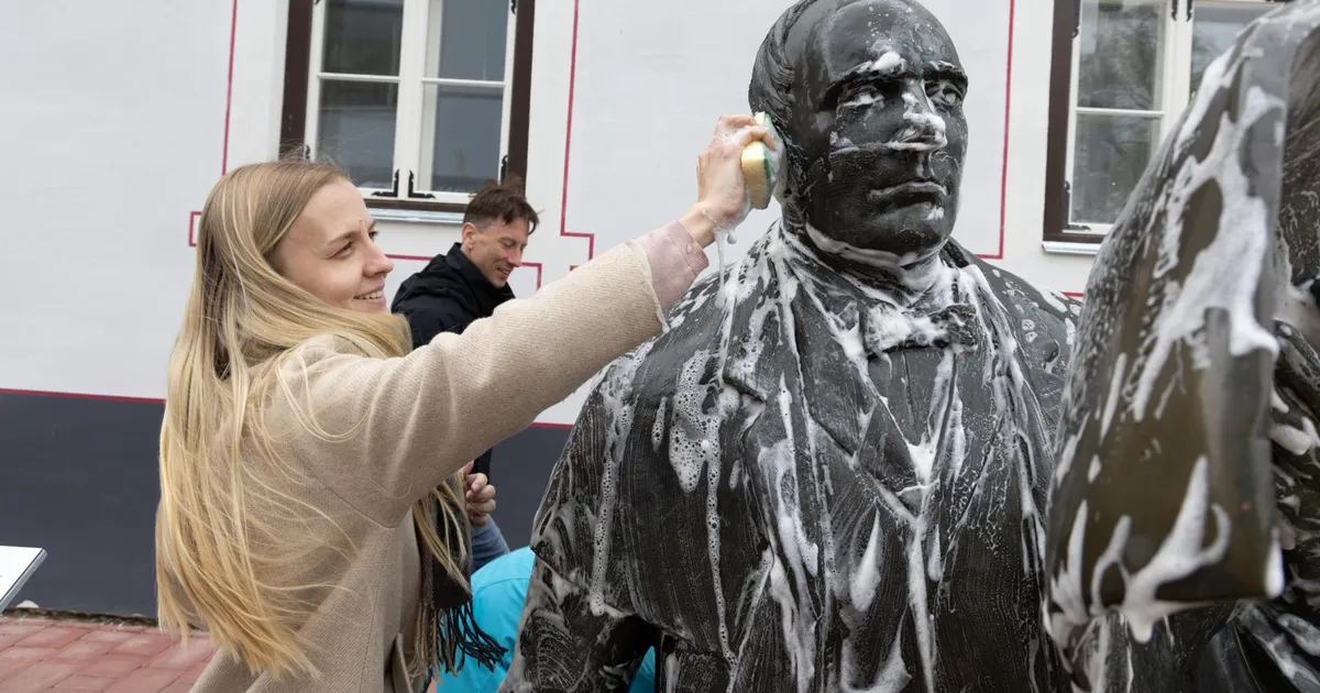 Rüütli tänaval lendas seebivahtu ja papa Jannsen sai pärja pähe