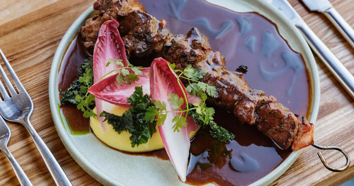 NÄDALA RETSEPTID ⟩ Kanamaks on soodne kodugurmee. Erilise kokakäekirjaga Rado Mitro retseptid grilliks, pasteediks, hautiseks