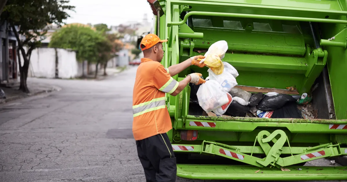 ESIMESE LOTOPILETIGA MILJONÄRIKS ⟩ Prügivedajast nooruk laristas kogu raha ära ning pidi naasma vanale töökohale