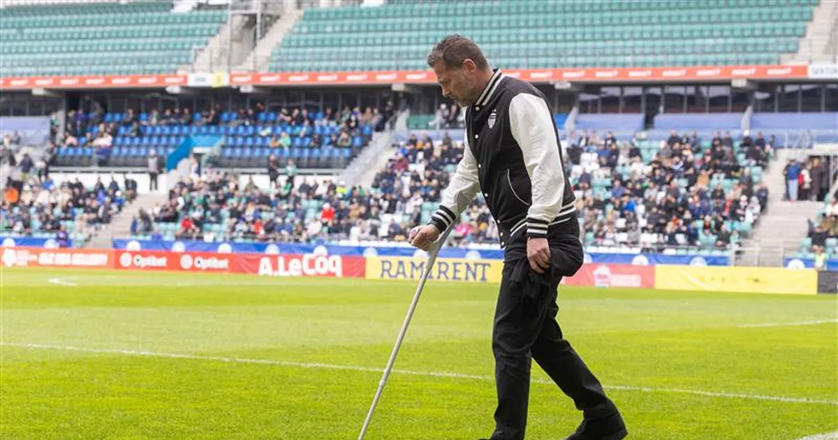 VIDEO ⟩ Levadia peatreener äsas fännide suunas karguga