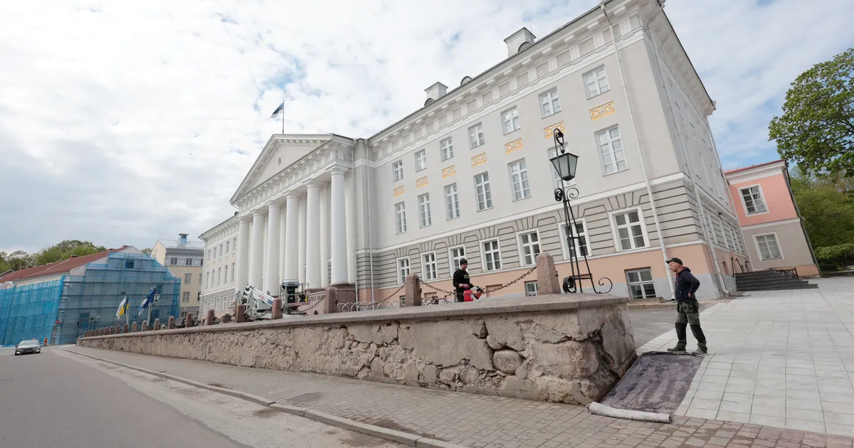Ülikooli peahoone ees algas rohkem kui pool miljonit eurot maksev remont