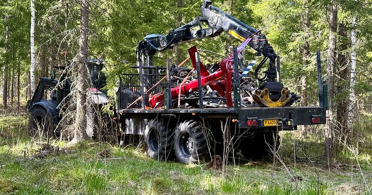 FOTOD ⟩ Soome teisaldas õnnetuspaigast helikopterite vrakid