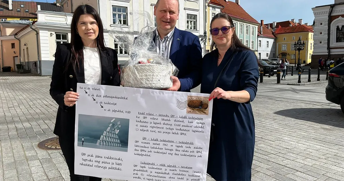 GALERII ⟩ Välkaktsiooniga hoiatati ühise põllumajanduspoliitika ümberkujundamise ohtude eest