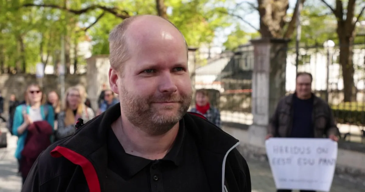 VIDEO ⟩ Füüsikaõpetaja meeleavaldusel: kui midagi ei muutu, siis peabki ära minema