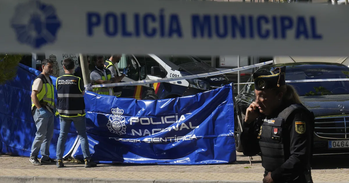 Ukraina ekspoliitik lasti Madridi eliitkooli ees maha