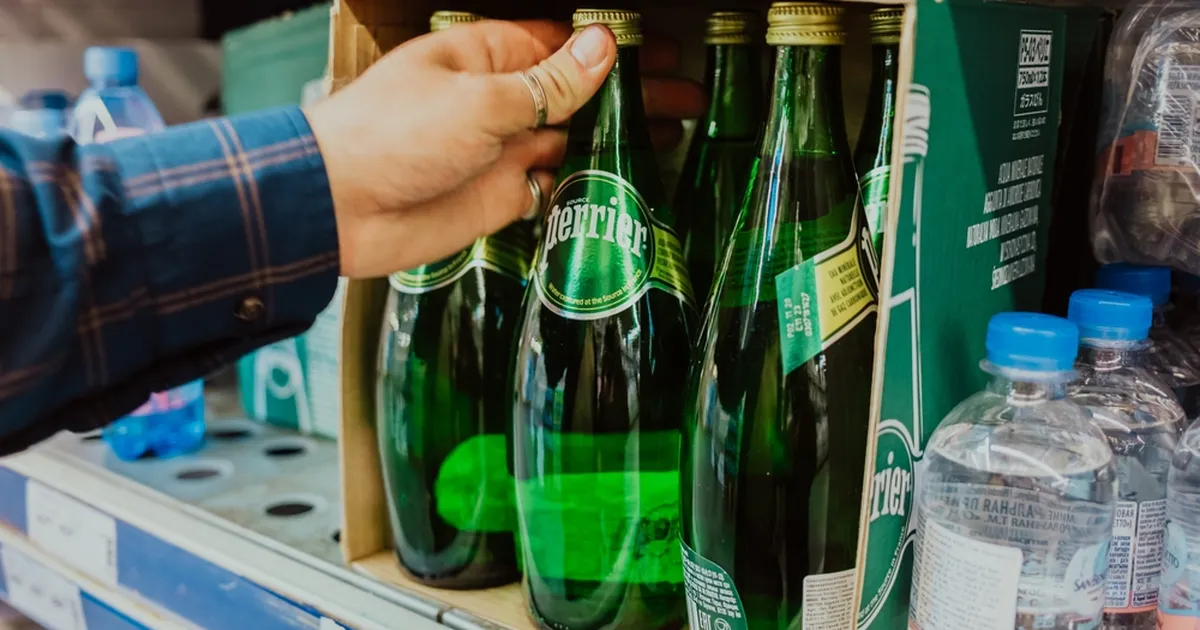 «Kõrgeimal tasemel varjamine»: Prantsuse senat süüdistab valitsust mineraalvee skandaali mahavaikimises