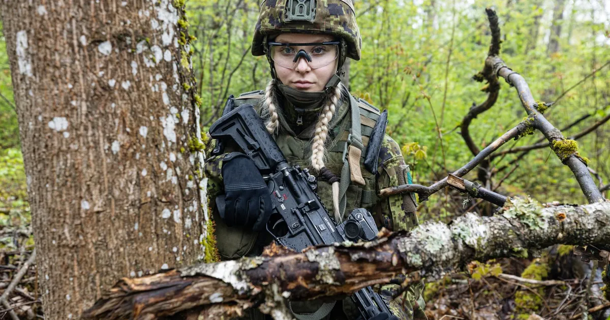 «Ega ma lase endale siin pähe istuda.» Naisajateenija ohjab õppusel poisse