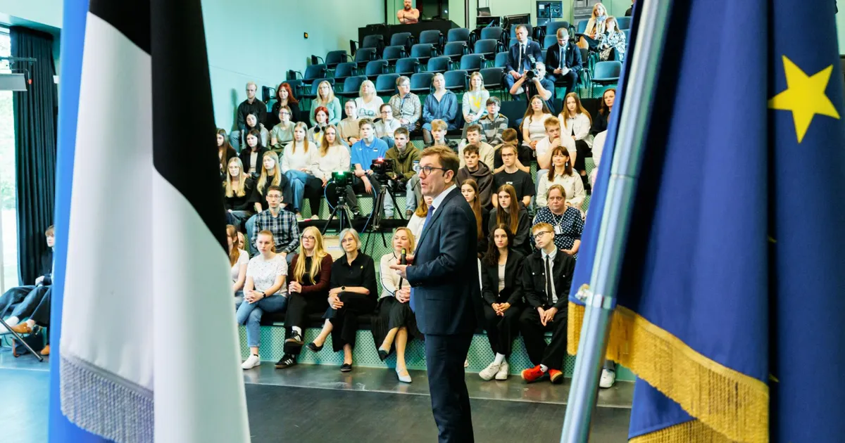 FOTOD ⟩ Riigi juhtimine koolipingist: valitsus langetas Narvas suuri otsuseid