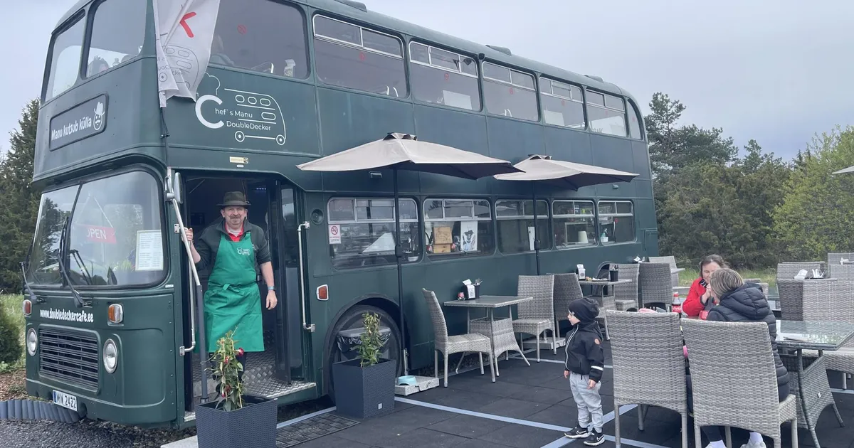 NÄDALA RESTORAN ⟩ Eesti kõige erilisemaid hot dog'e saab Jõelähtme vorstibussist